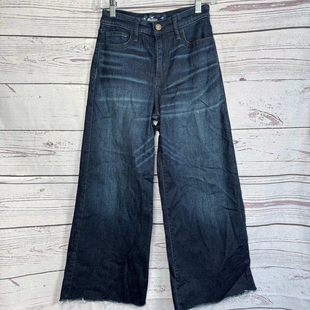 Hollister Women's Wide-Leg Culotte Jeans Size 1R  (W25L24) raw hem